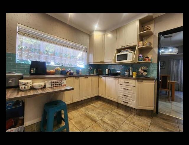 4 BEDROOM HOUSE FOR SALE IN GLENVISTA